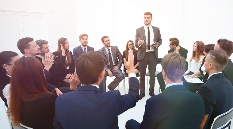 企業(yè)管理培訓(xùn)經(jīng)典20：何把握與人溝通的技巧？